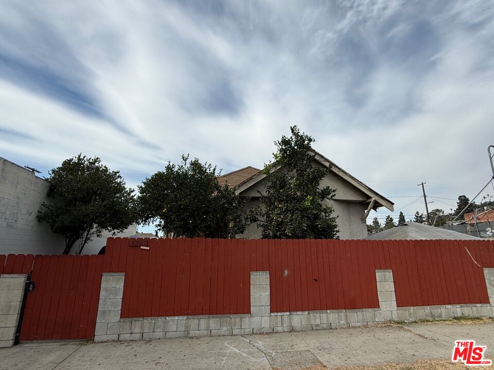 3207 N Figueroa St