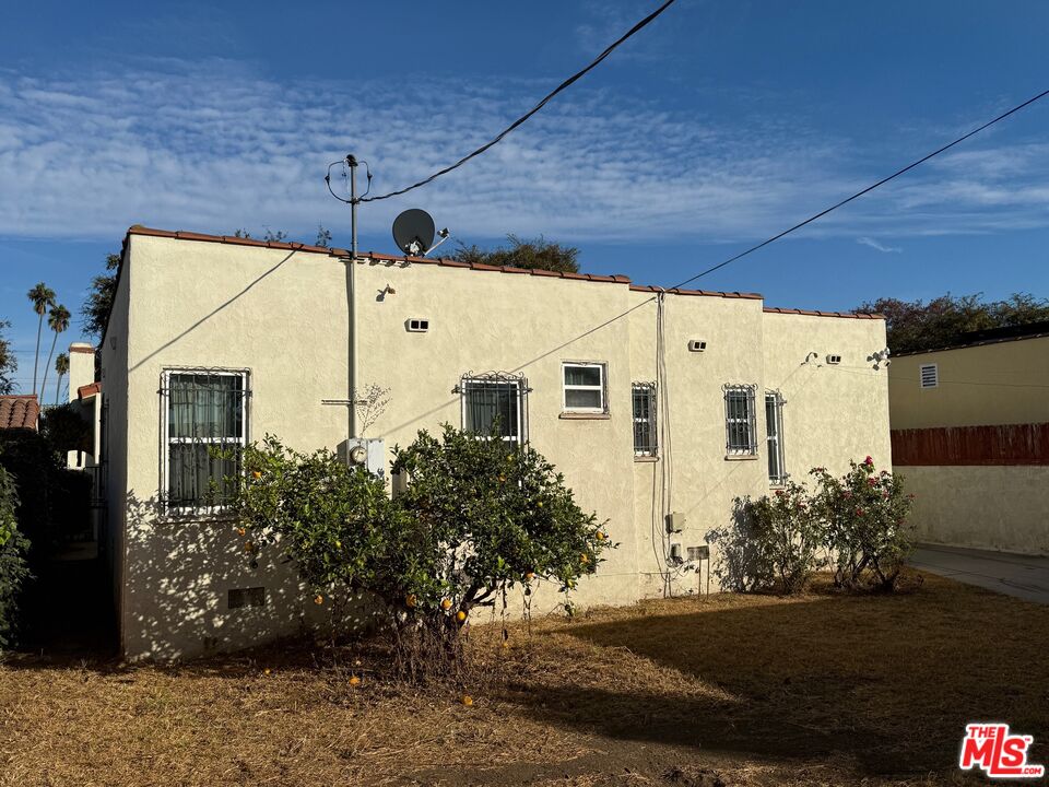 3817 Roxton Ave