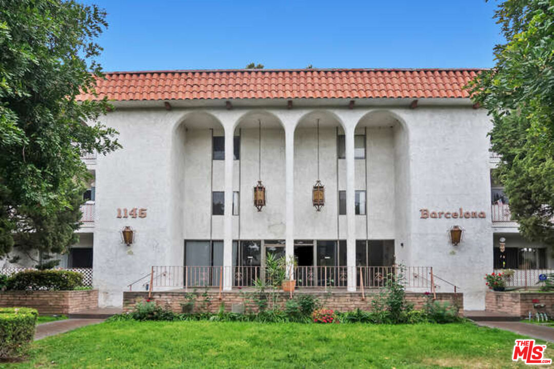 1146 E Lexington Dr Unit: 17-202