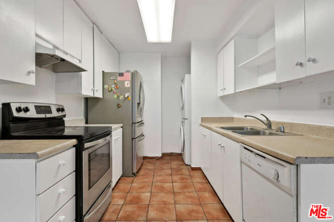 1146 E Lexington Dr Unit: 17-202