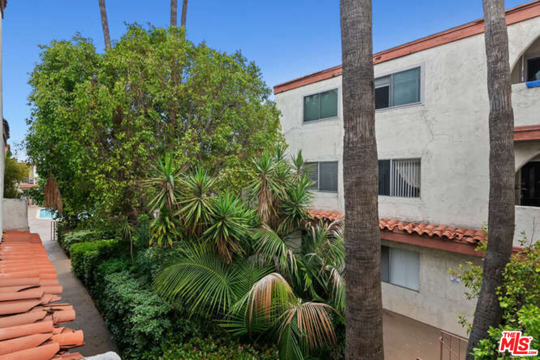 1146 E Lexington Dr Unit: 17-202