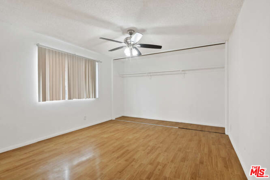 1146 E Lexington Dr Unit: 17-202
