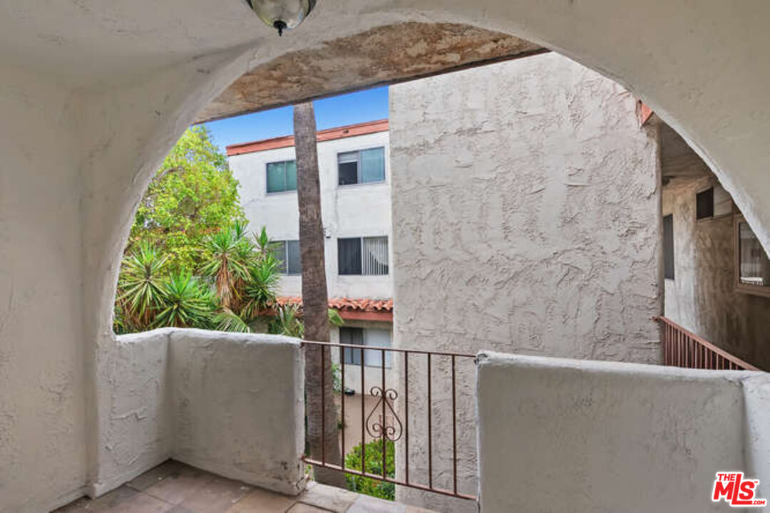 1146 E Lexington Dr Unit: 17-202