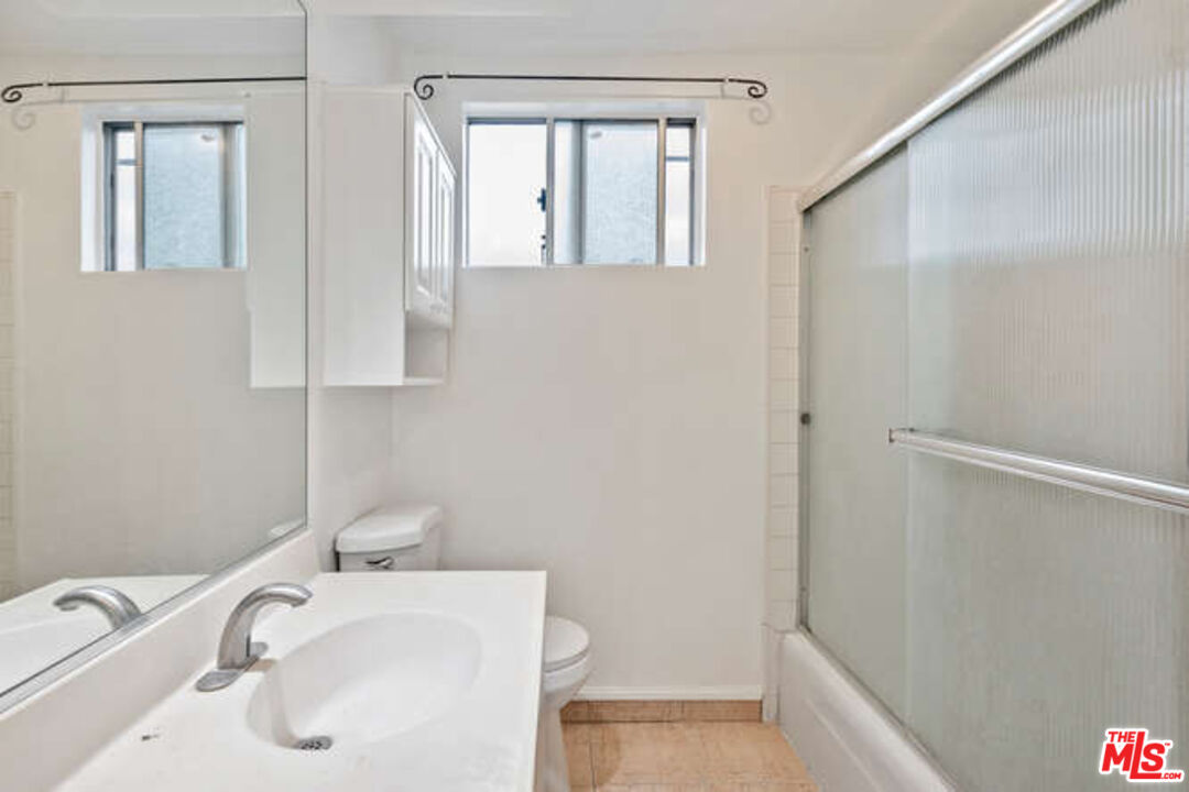 1146 E Lexington Dr Unit: 17-202