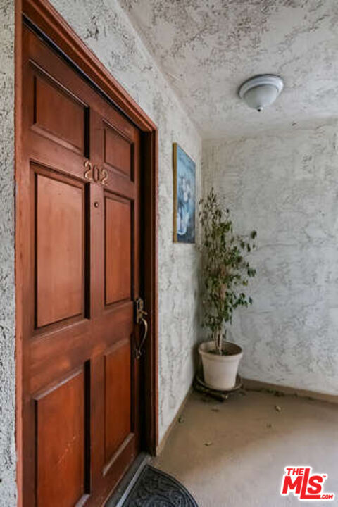 1146 E Lexington Dr Unit: 17-202