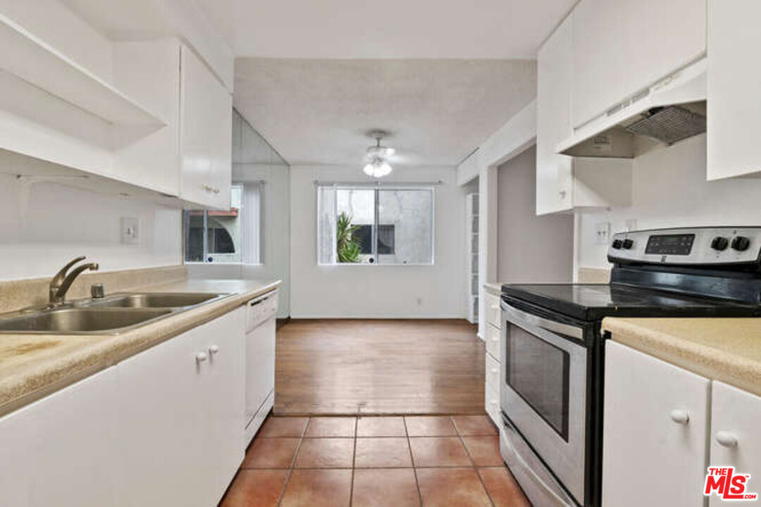 1146 E Lexington Dr Unit: 17-202