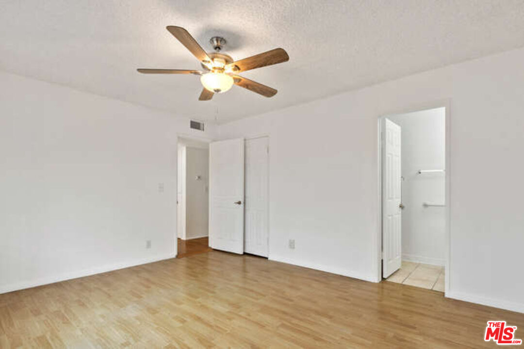 1146 E Lexington Dr Unit: 17-202