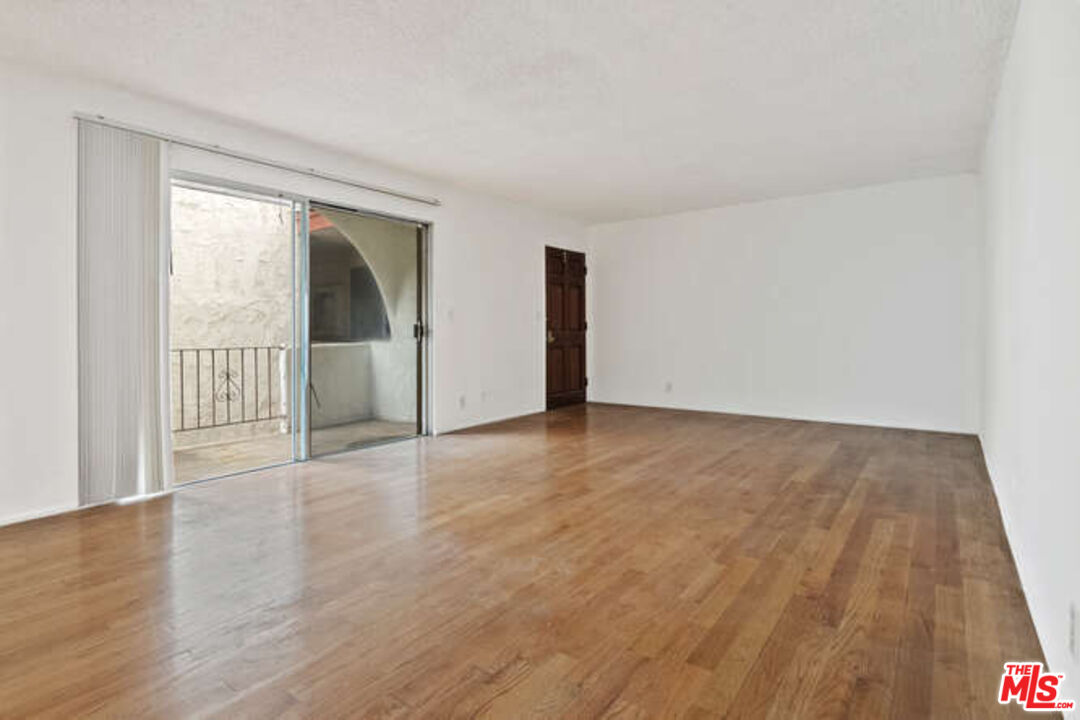 1146 E Lexington Dr Unit: 17-202