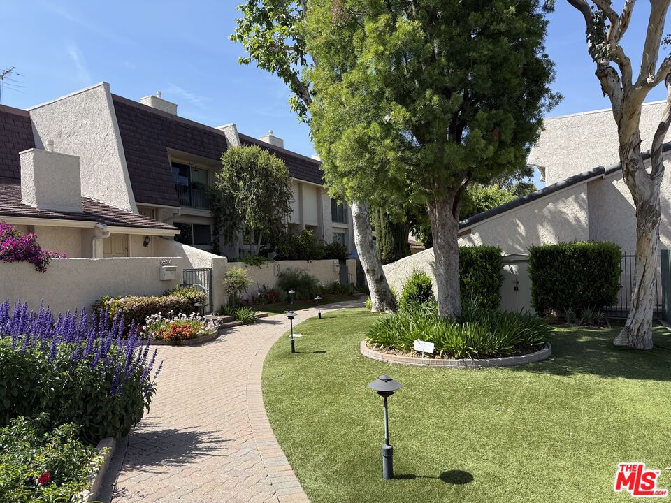 22239 Erwin St