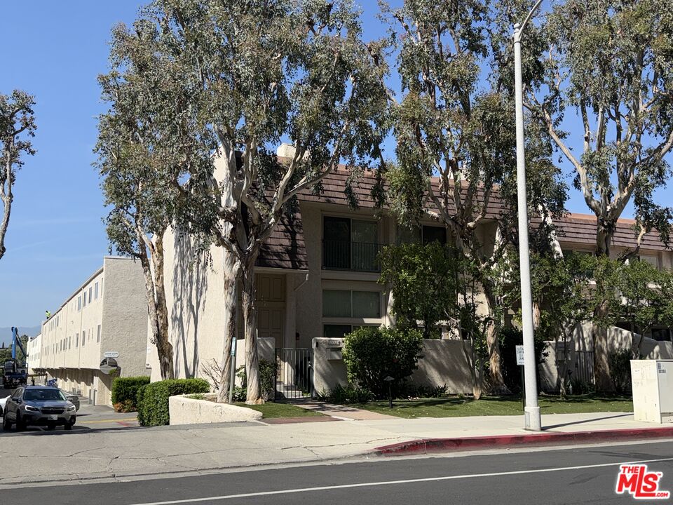 22239 Erwin St