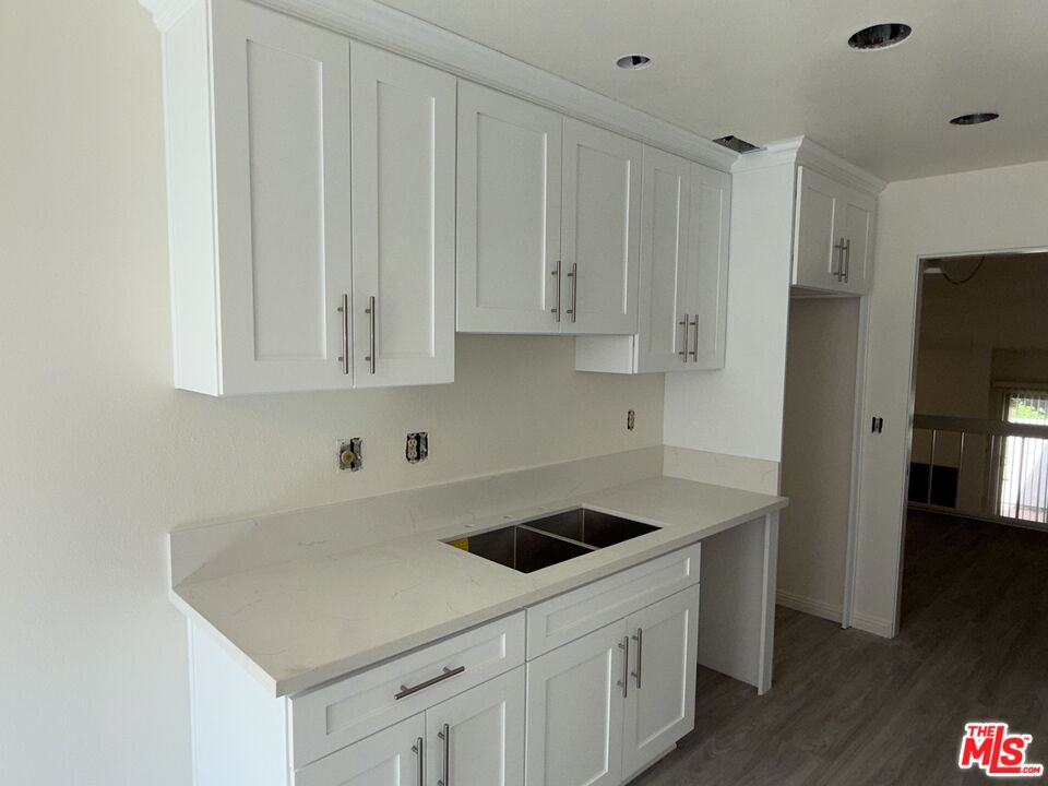 22239 Erwin St