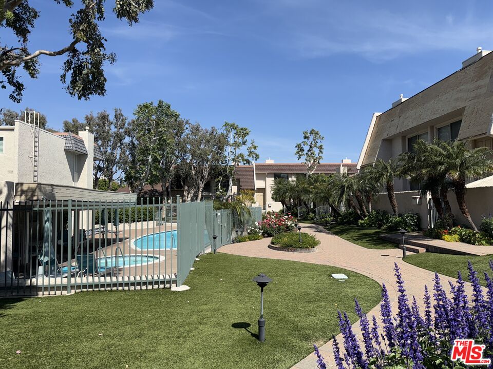 22239 Erwin St