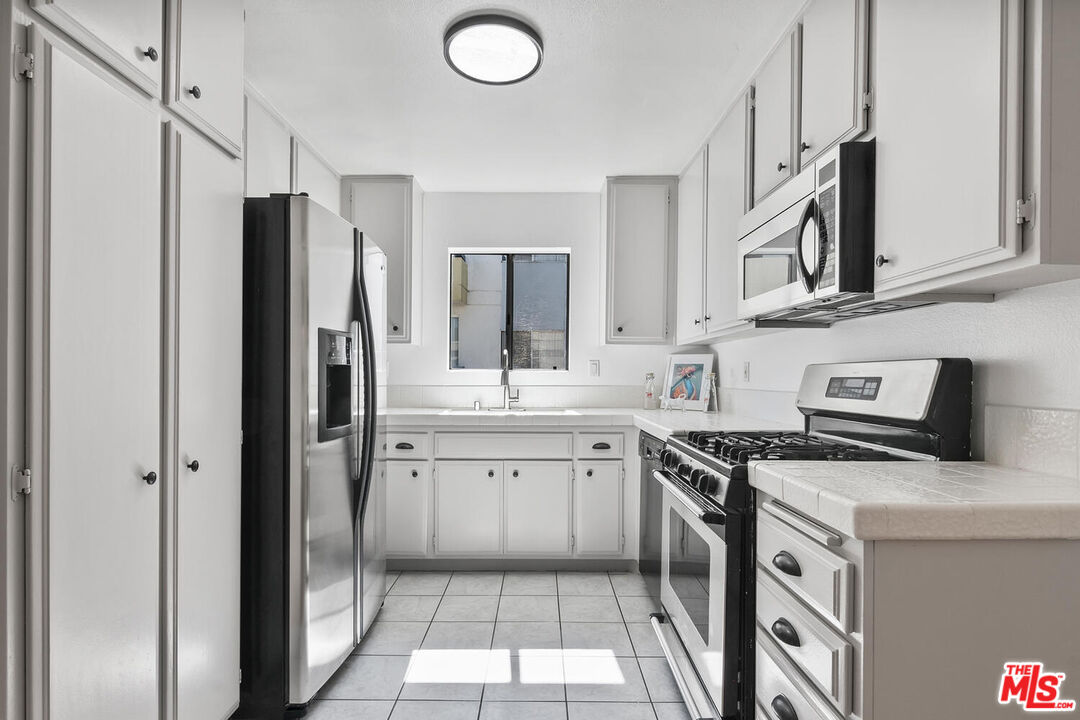 7005 Jordan Ave Unit: 215