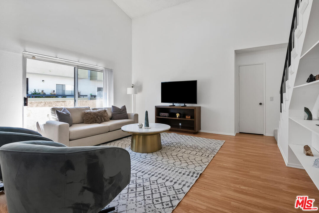 7005 Jordan Ave Unit: 215