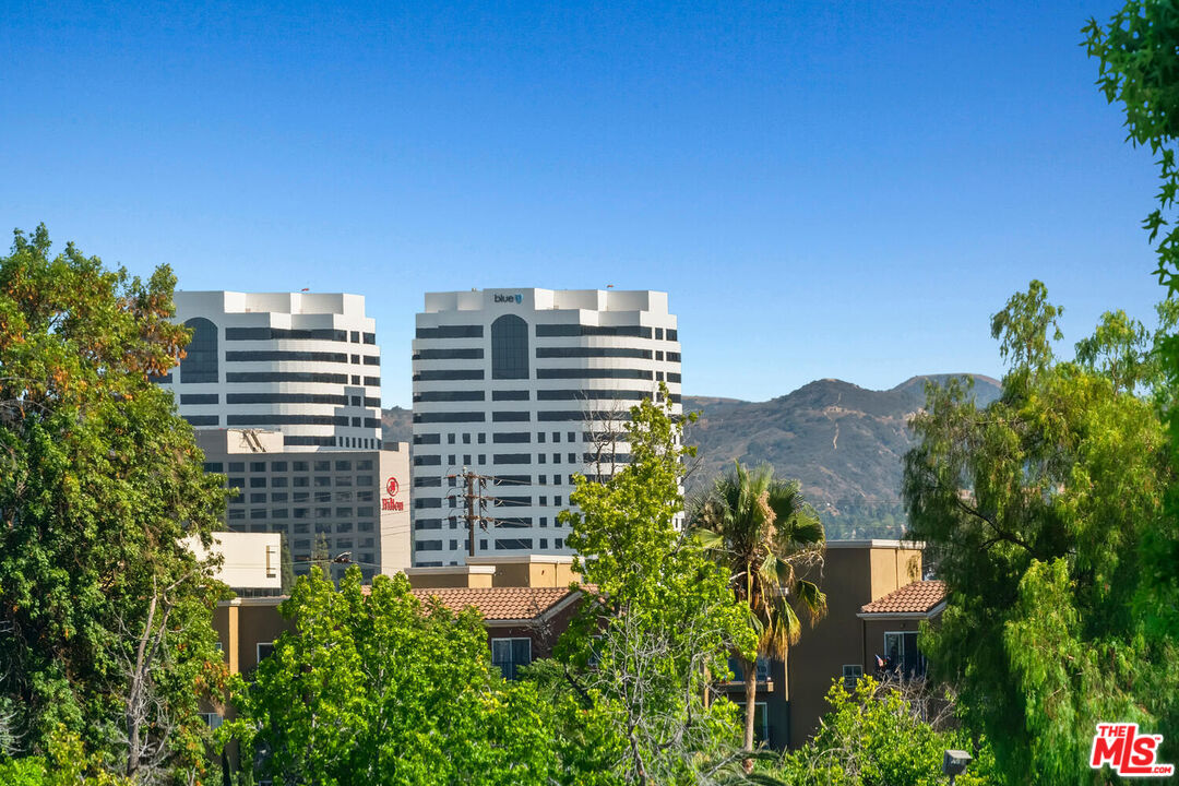 7005 Jordan Ave Unit: 215