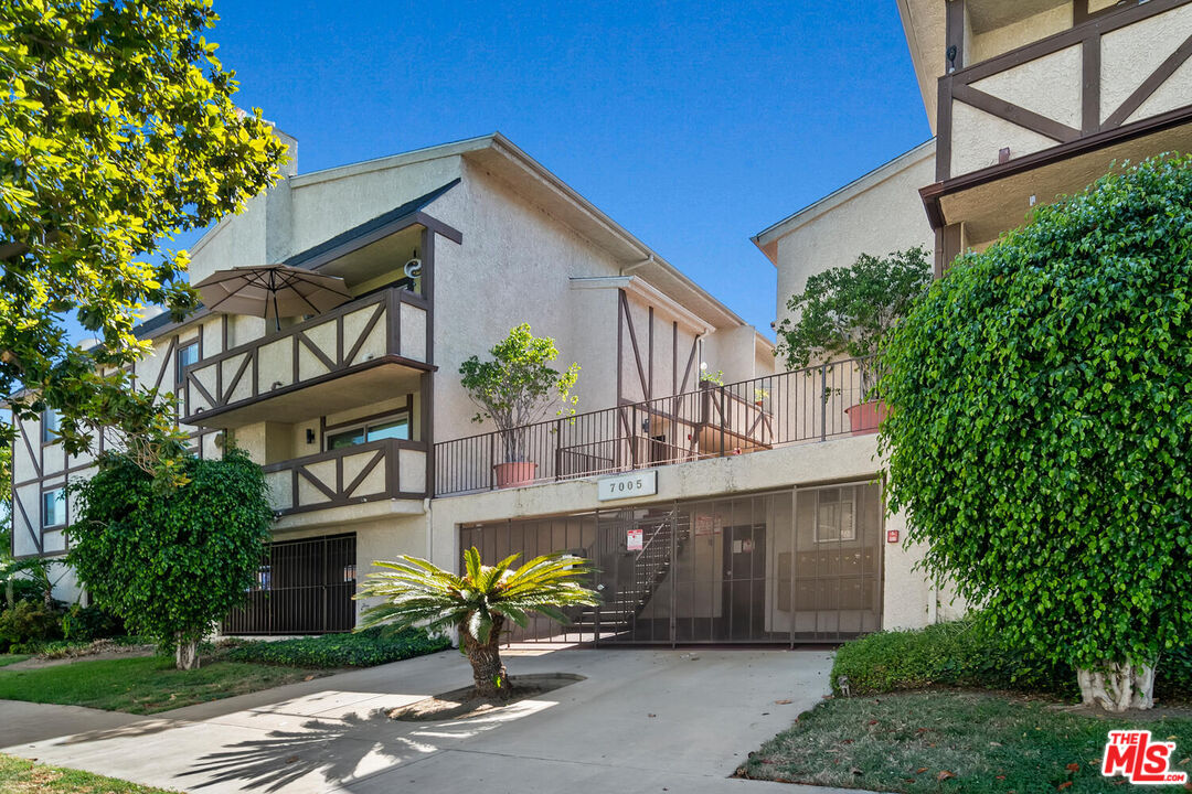 7005 Jordan Ave Unit: 215