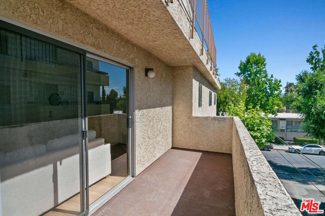 7005 Jordan Ave Unit: 215