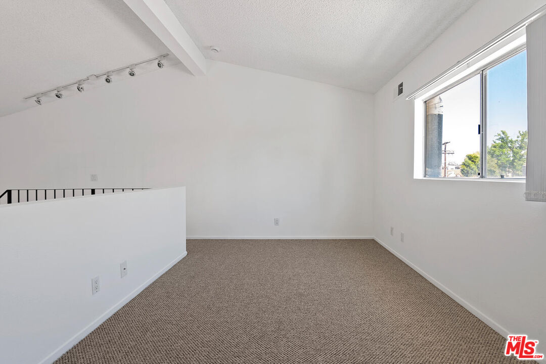 7005 Jordan Ave Unit: 215