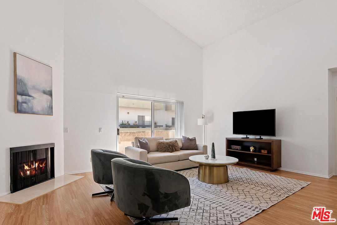 7005 Jordan Ave Unit: 215