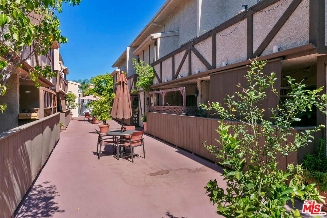 7005 Jordan Ave Unit: 215