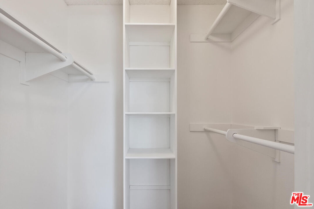 7005 Jordan Ave Unit: 215