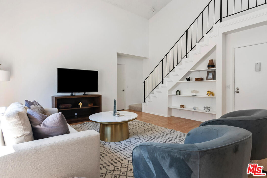 7005 Jordan Ave Unit: 215