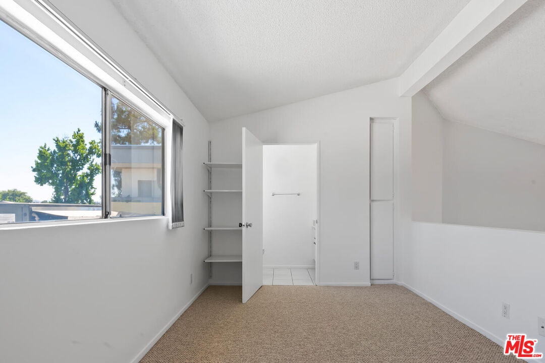 7005 Jordan Ave Unit: 215