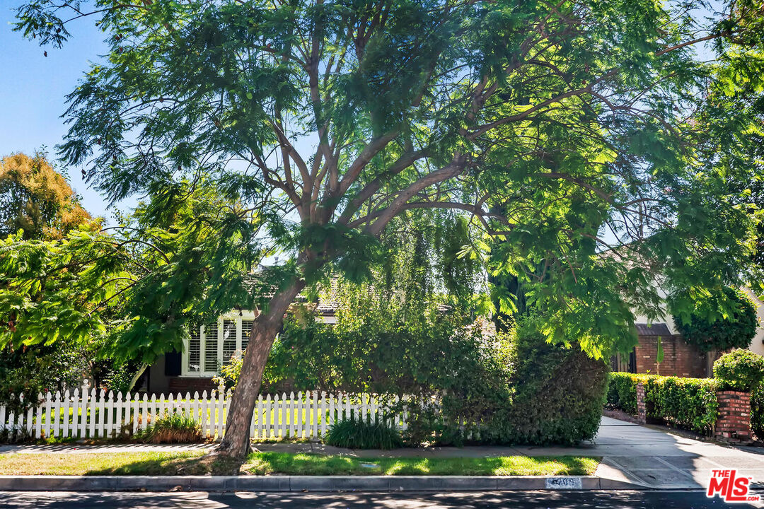 4208 Farmdale Ave