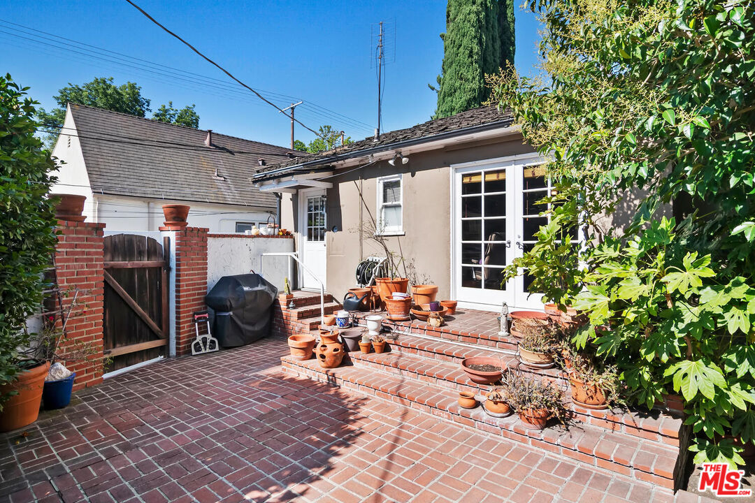 4208 Farmdale Ave
