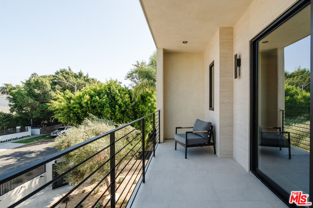 819 N Ogden Dr