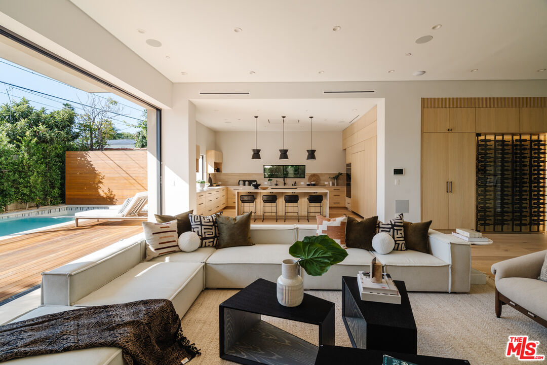 819 N Ogden Dr