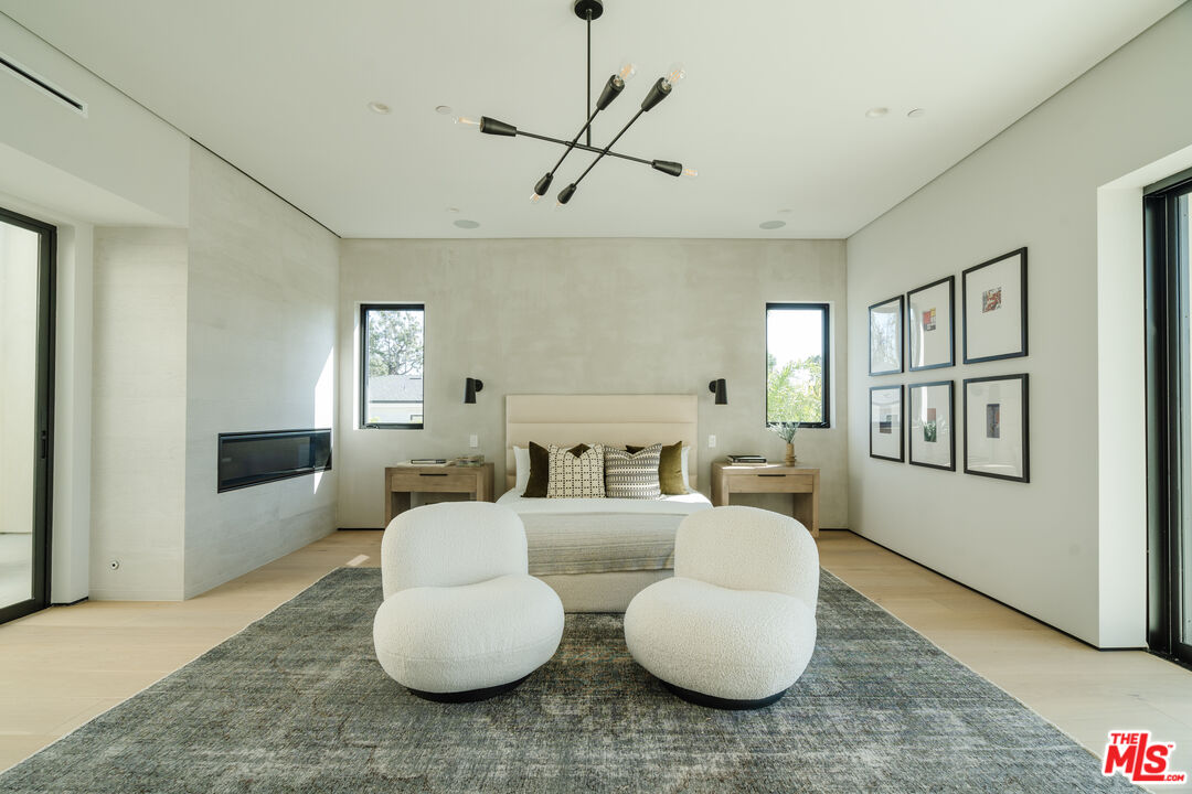 819 N Ogden Dr