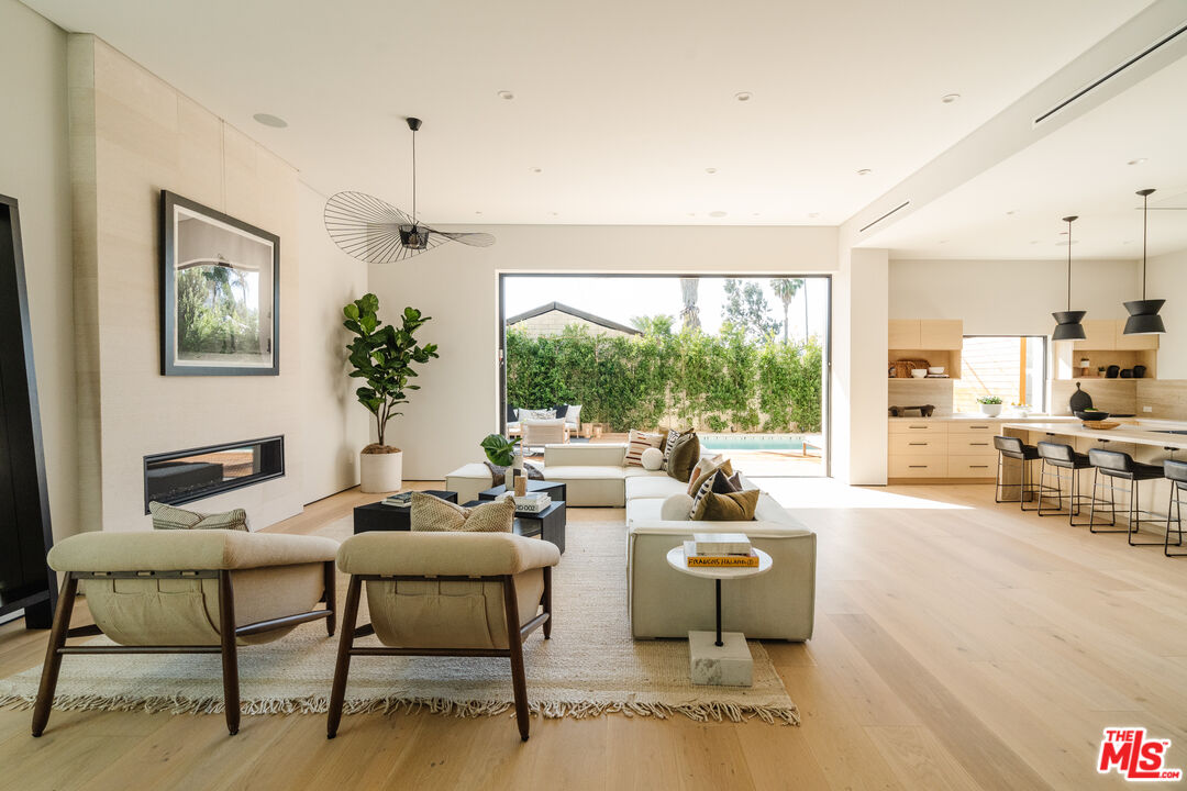 819 N Ogden Dr
