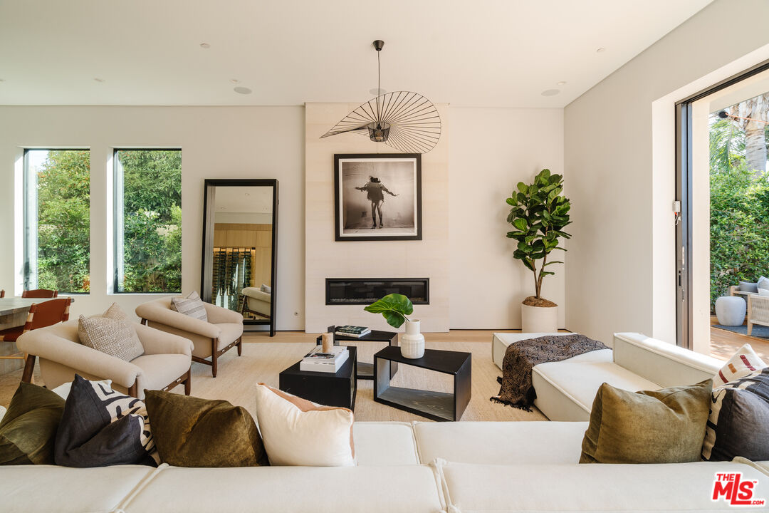 819 N Ogden Dr