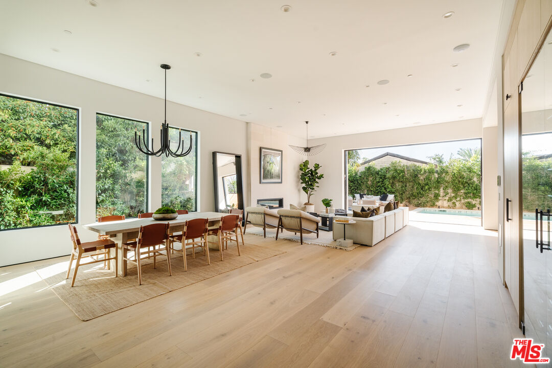 819 N Ogden Dr