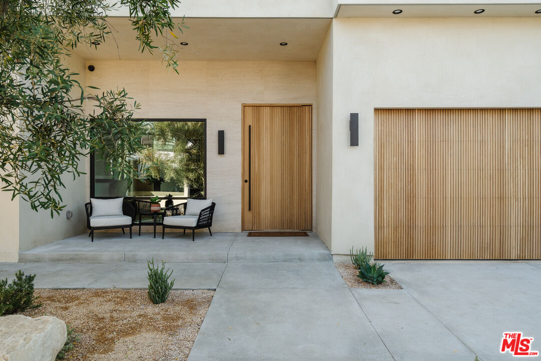 819 N Ogden Dr