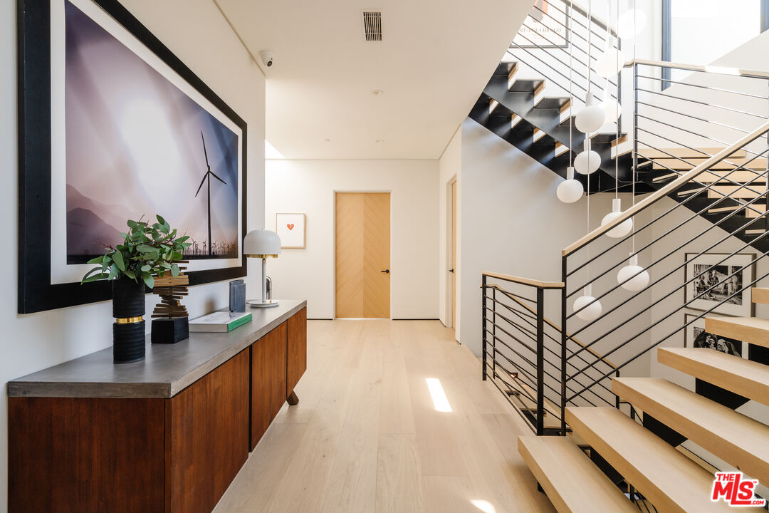 819 N Ogden Dr