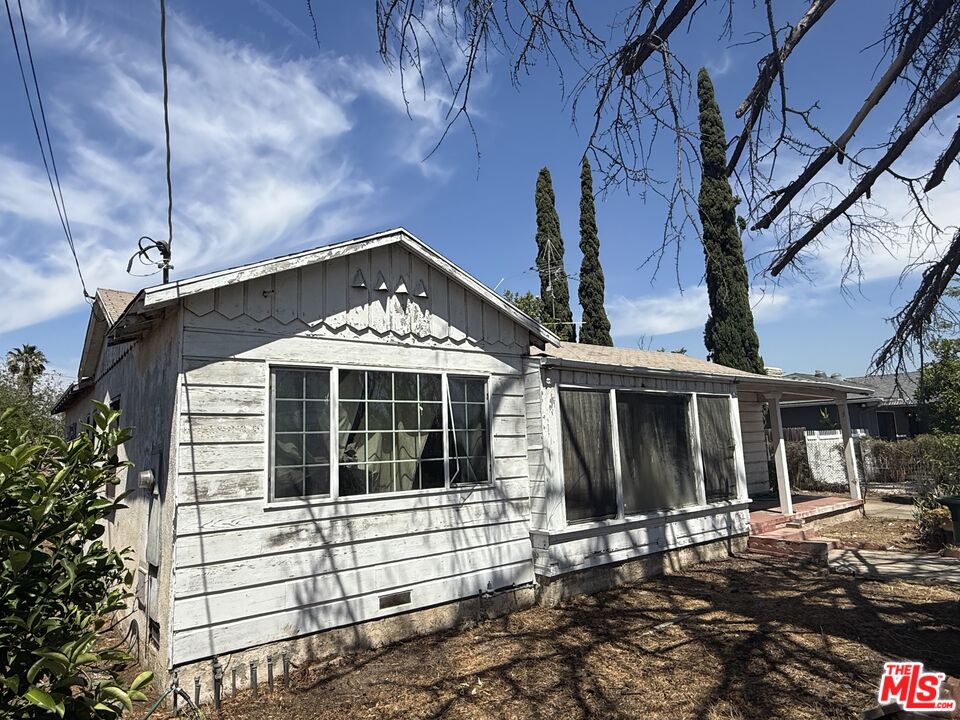 11229 Saticoy St