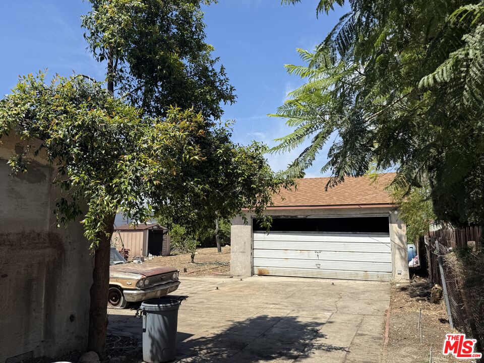 11229 Saticoy St