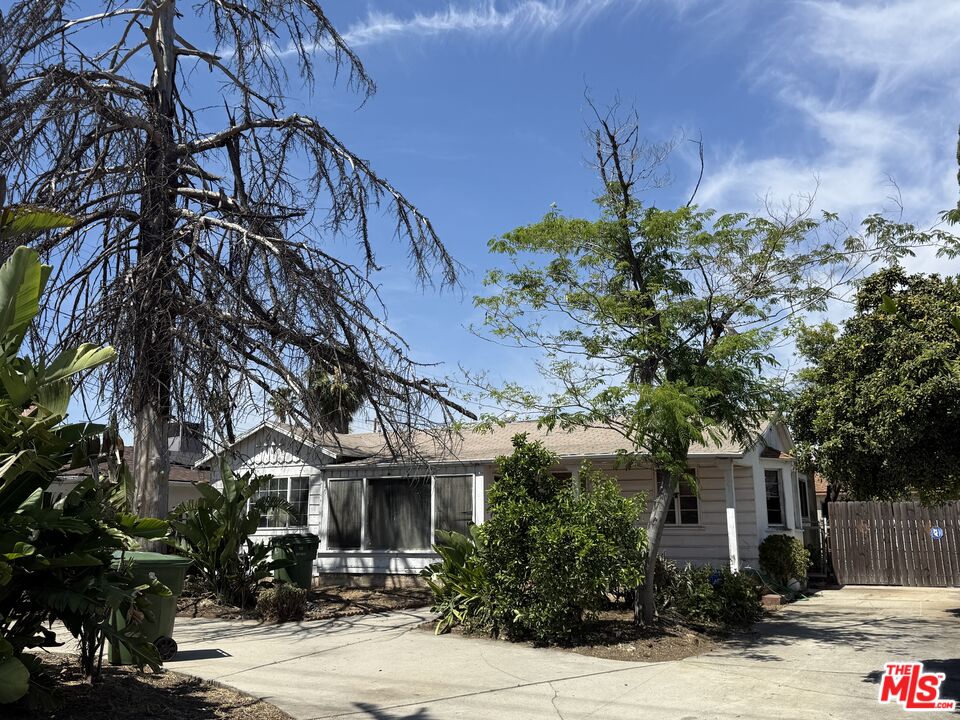 11229 Saticoy St