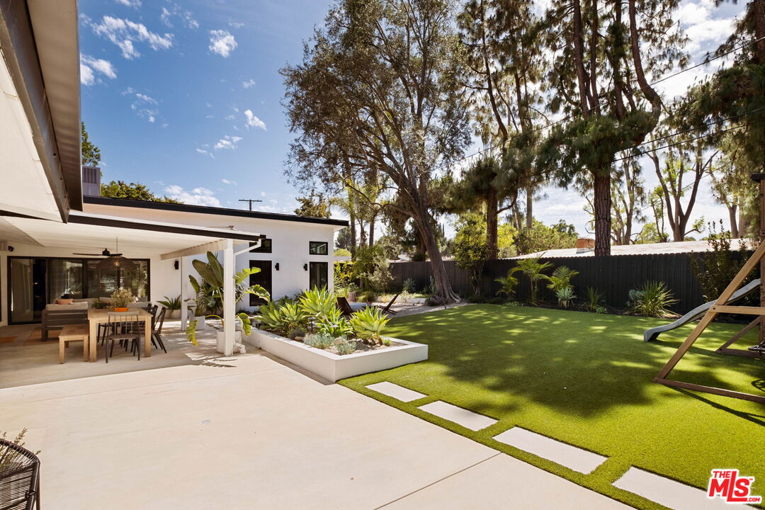 4735 Degovia Ave