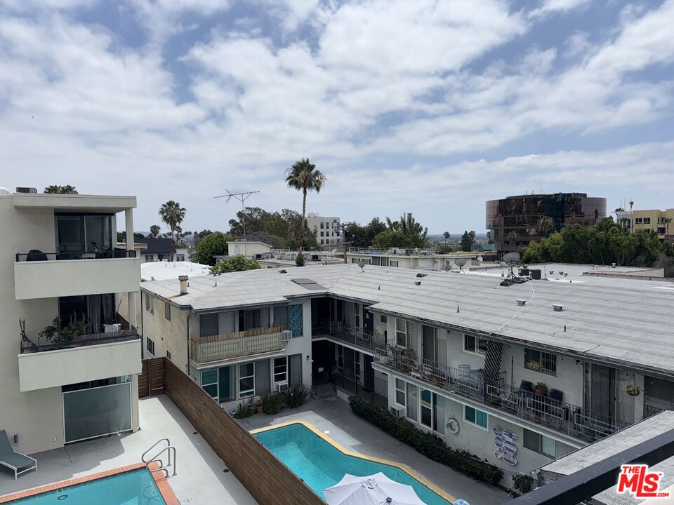 1550 N Laurel Ave Unit: 301
