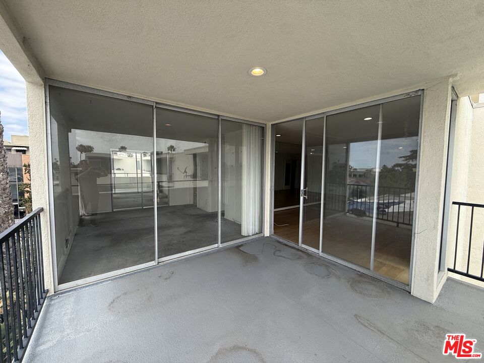 1550 N Laurel Ave Unit: 301
