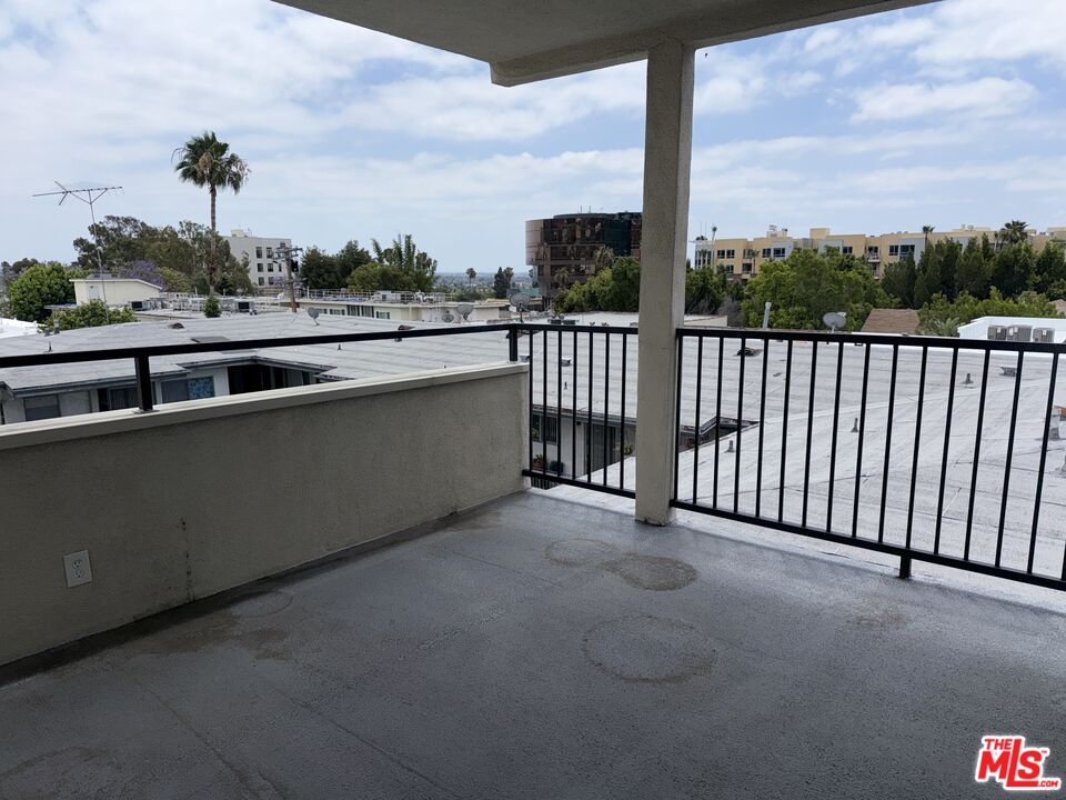 1550 N Laurel Ave Unit: 301
