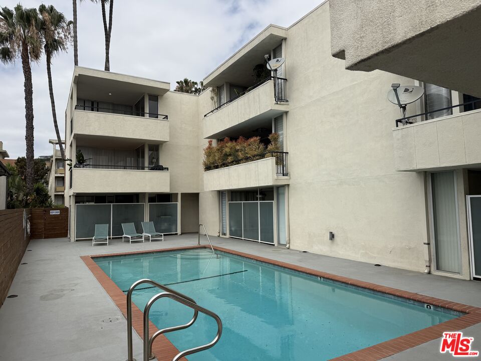 1550 N Laurel Ave Unit: 301