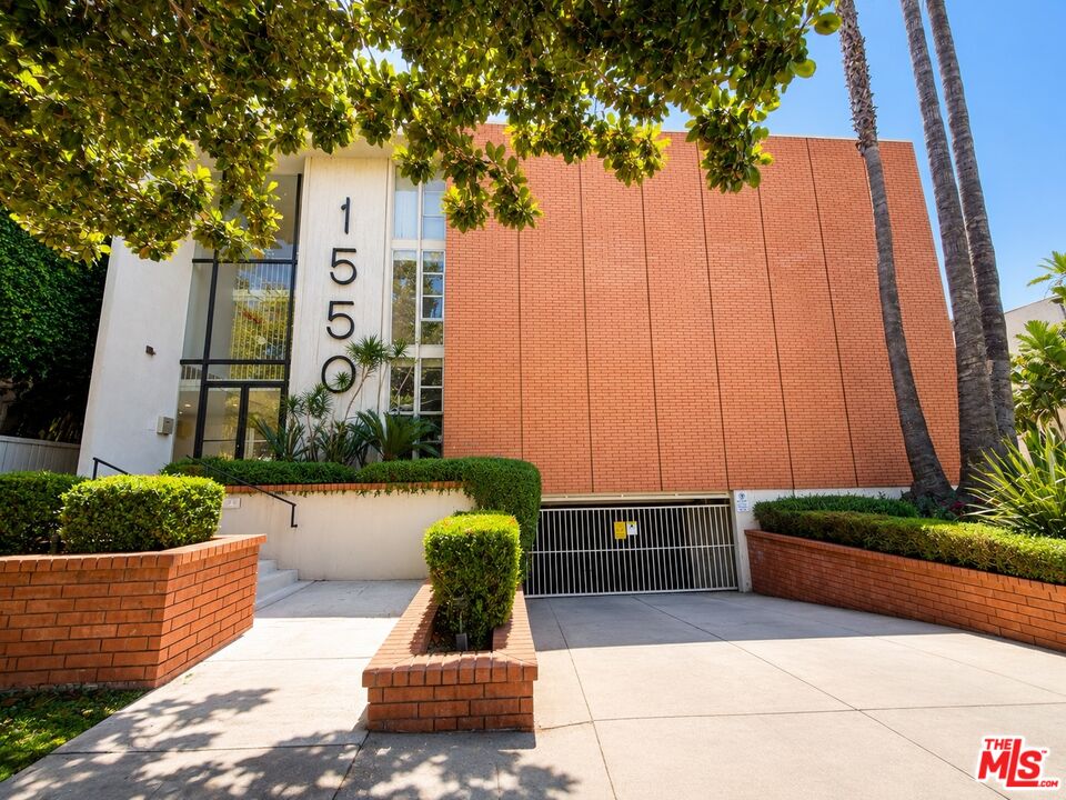 1550 N Laurel Ave Unit: 301