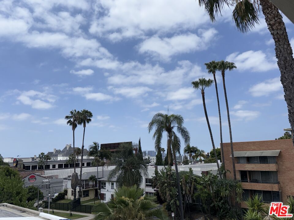 1550 N Laurel Ave Unit: 301