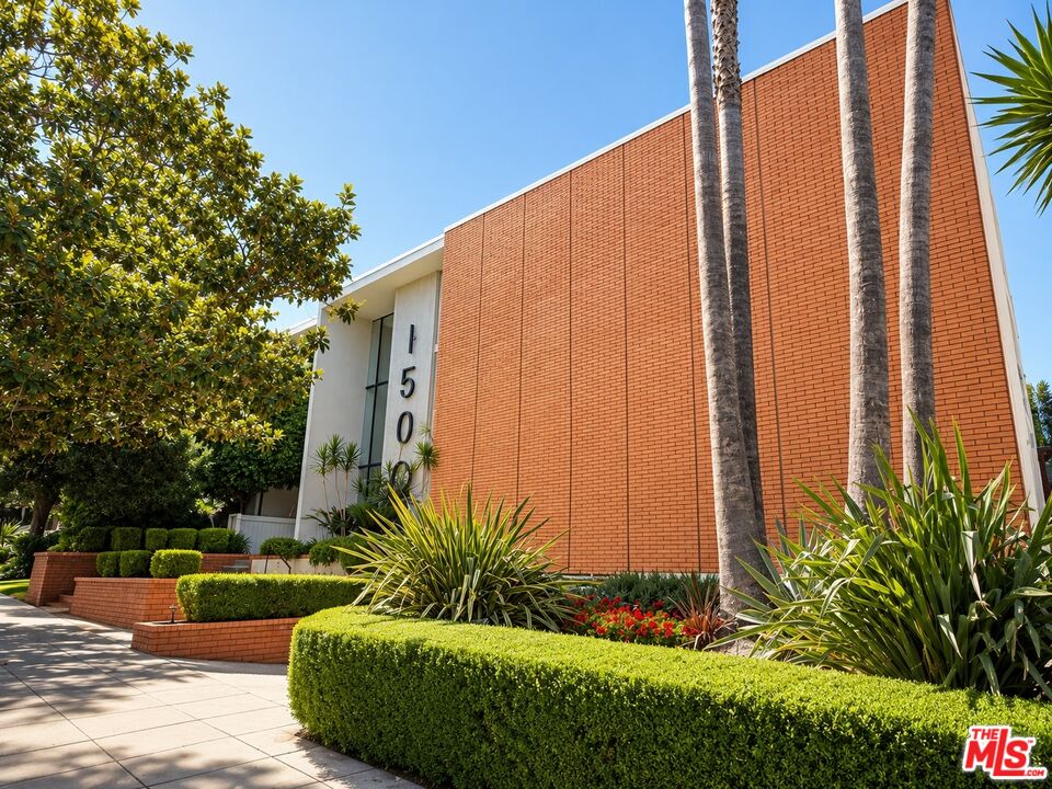 1550 N Laurel Ave Unit: 301