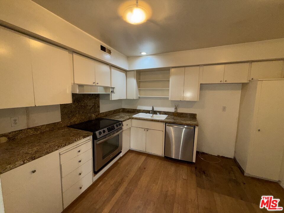 1550 N Laurel Ave Unit: 301