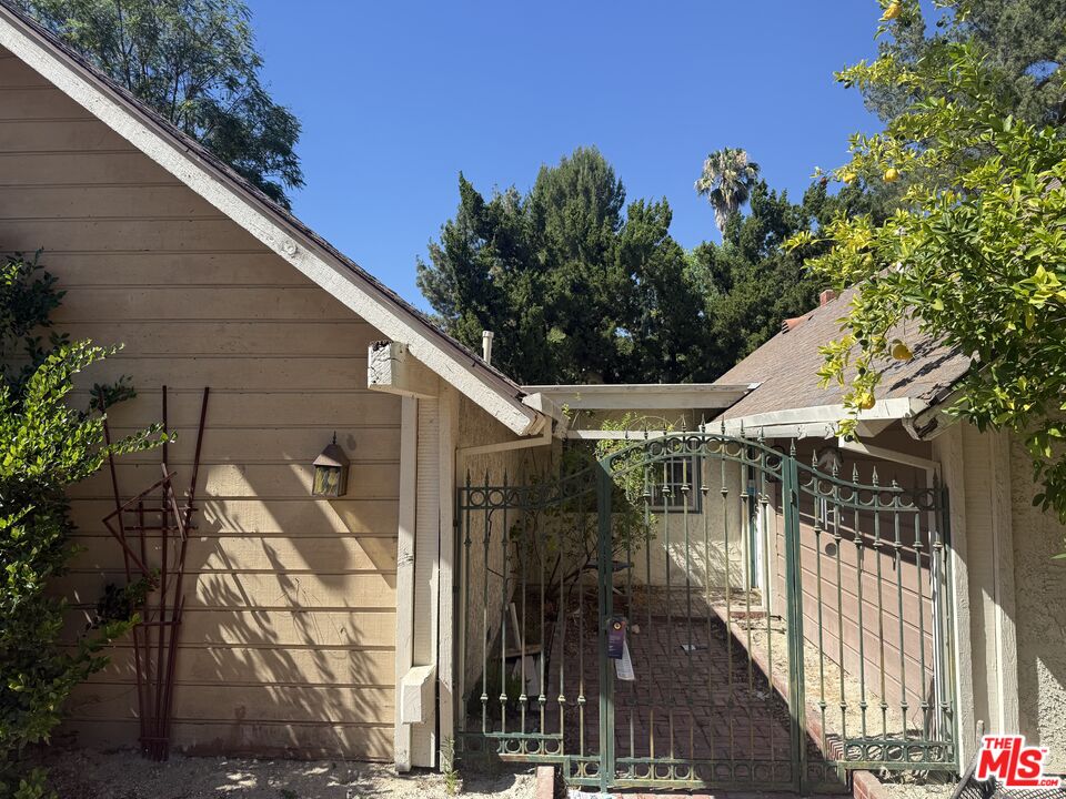 22520 Malden St